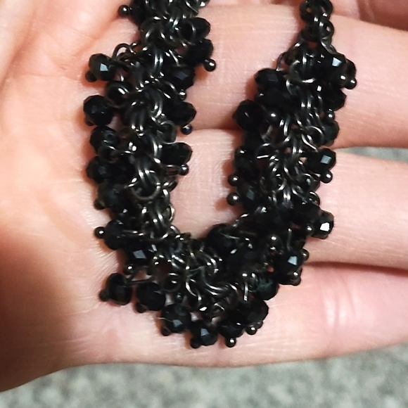 VINTAGE TINY BEADED BLACK CLUSTERED DANGLE GUNMETAL CHAIN 21" NECKLACE - Picture 4 of 10